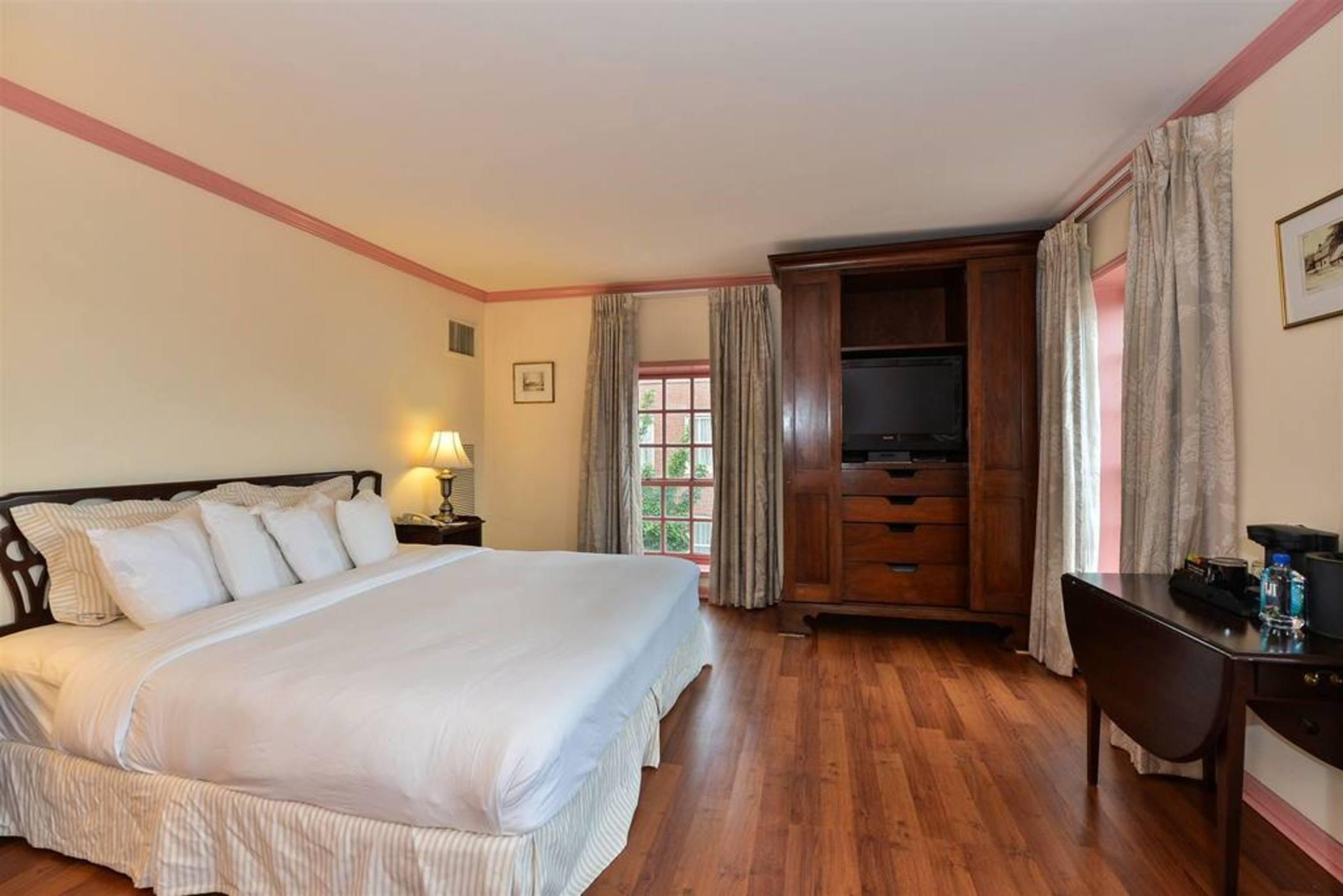 The William Fell Baltimore, Tapestry Collection By Hilton Luaran gambar