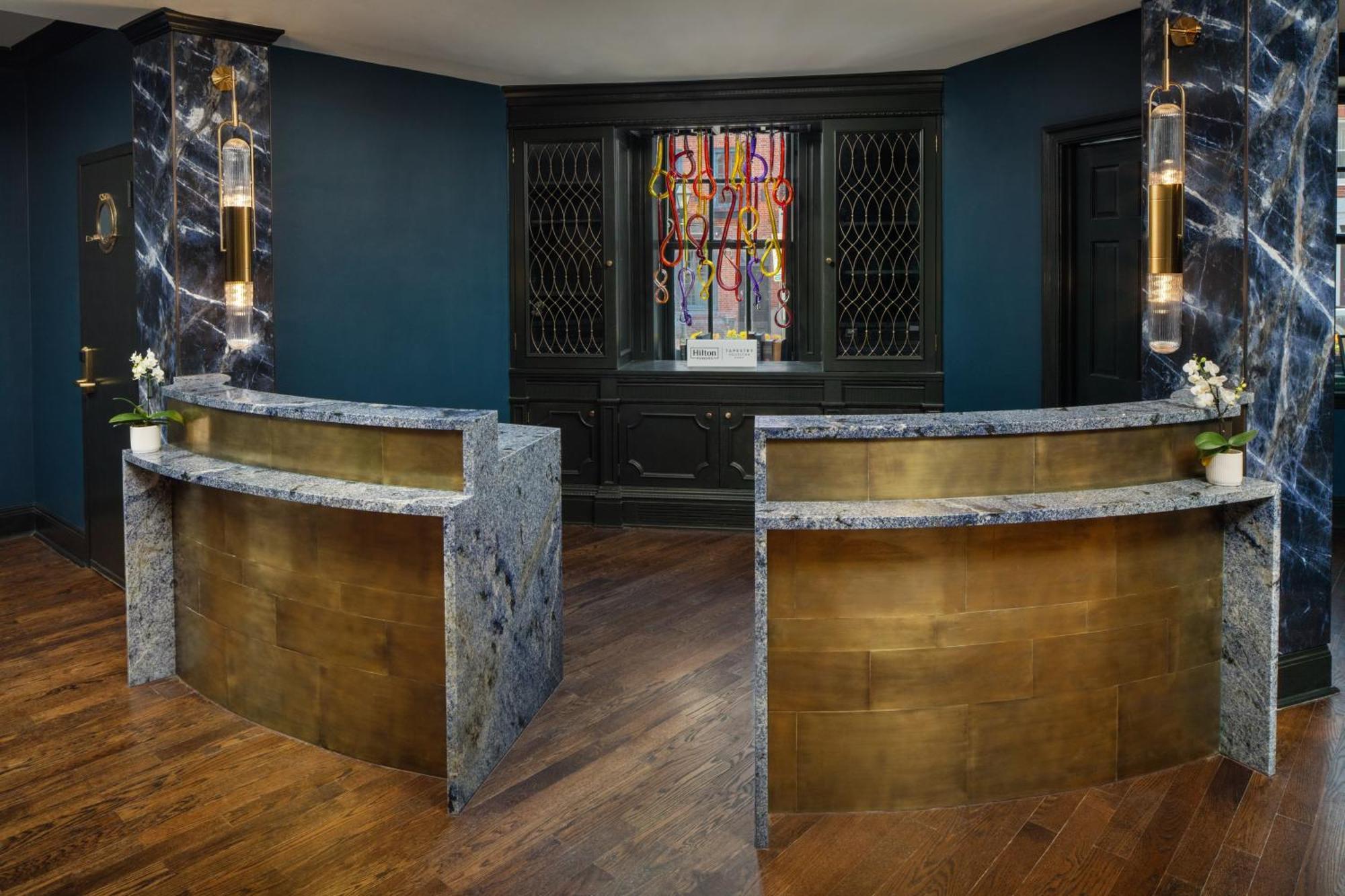 The William Fell Baltimore, Tapestry Collection By Hilton Luaran gambar