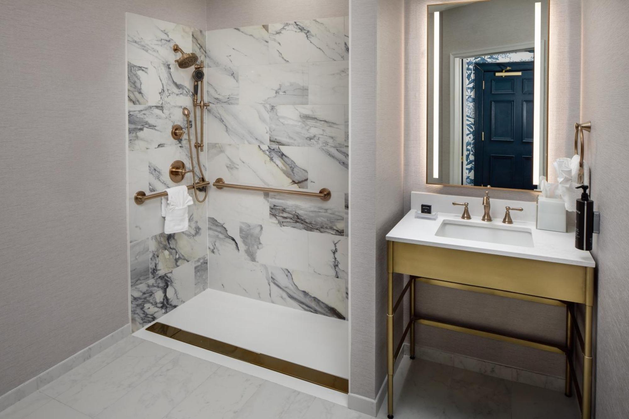 The William Fell Baltimore, Tapestry Collection By Hilton Luaran gambar