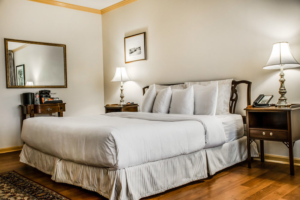 The William Fell Baltimore, Tapestry Collection By Hilton Luaran gambar
