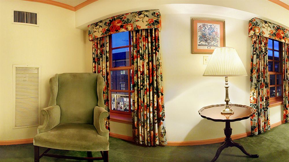 The William Fell Baltimore, Tapestry Collection By Hilton Luaran gambar